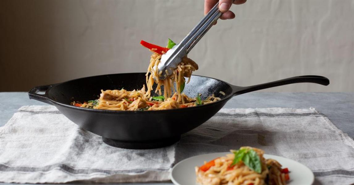 Drunken Rive Noodles with Pork in wok