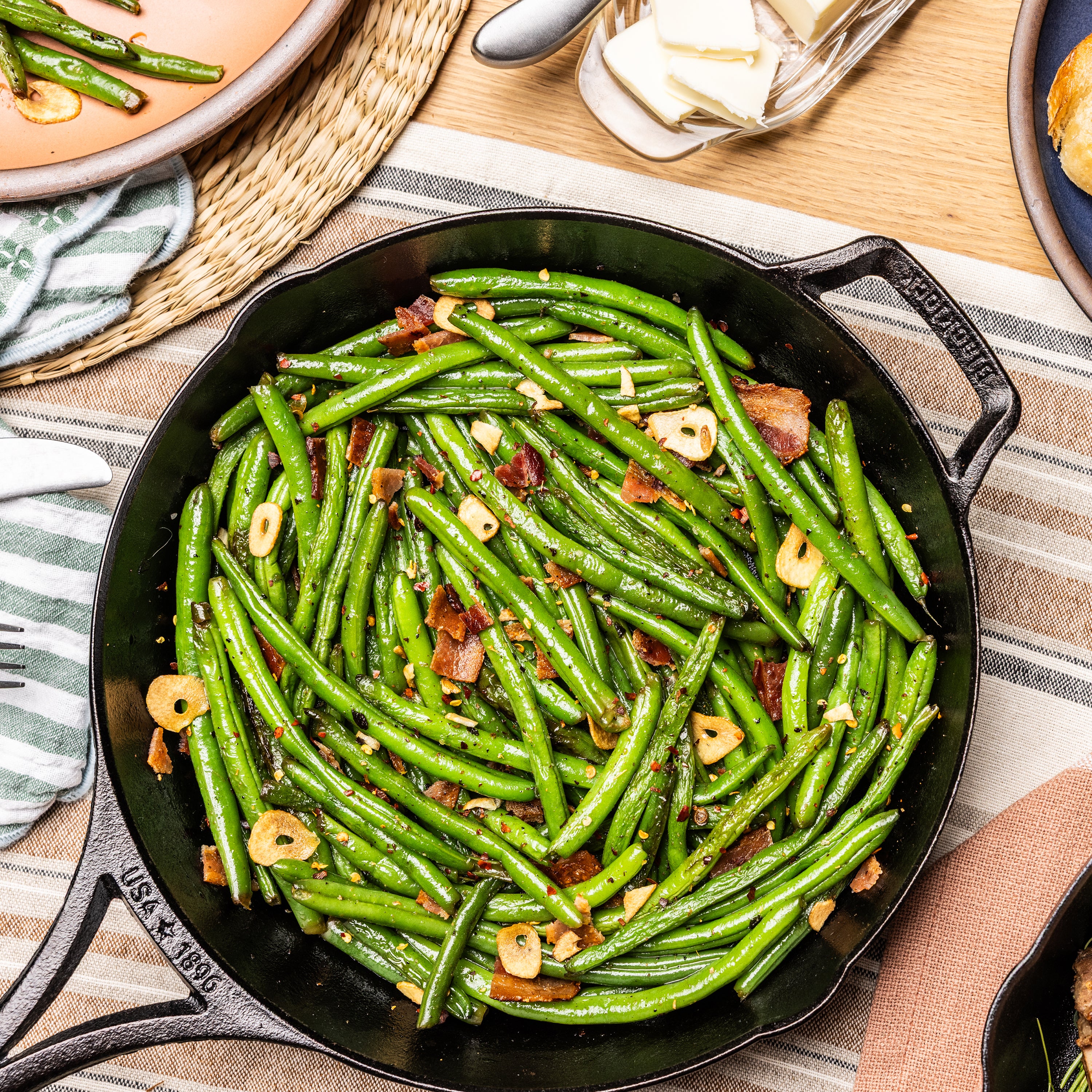 Freshly prepared green beans served in skillet.