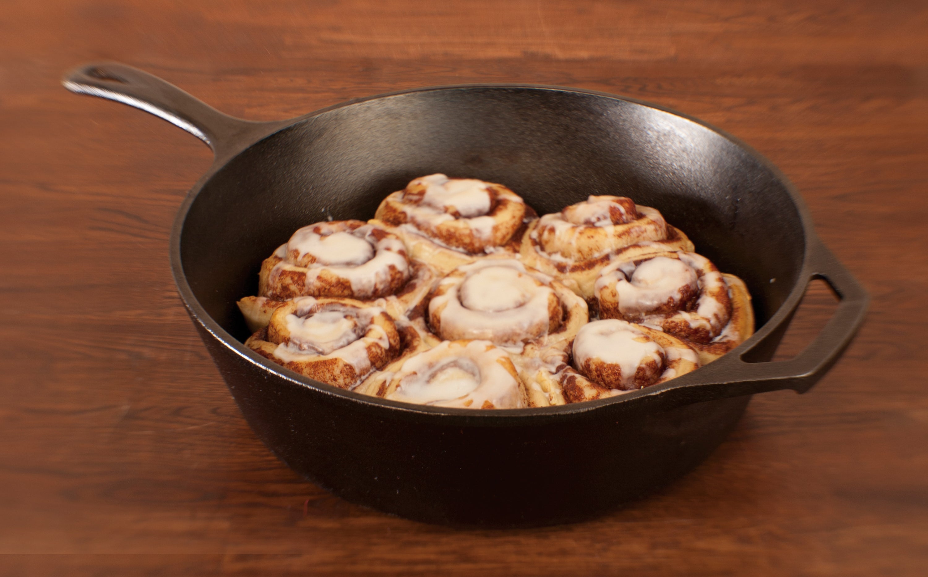 Fresh cinnamon rolls made in skillet.