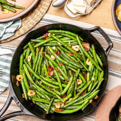 Freshly prepared green beans served in skillet.