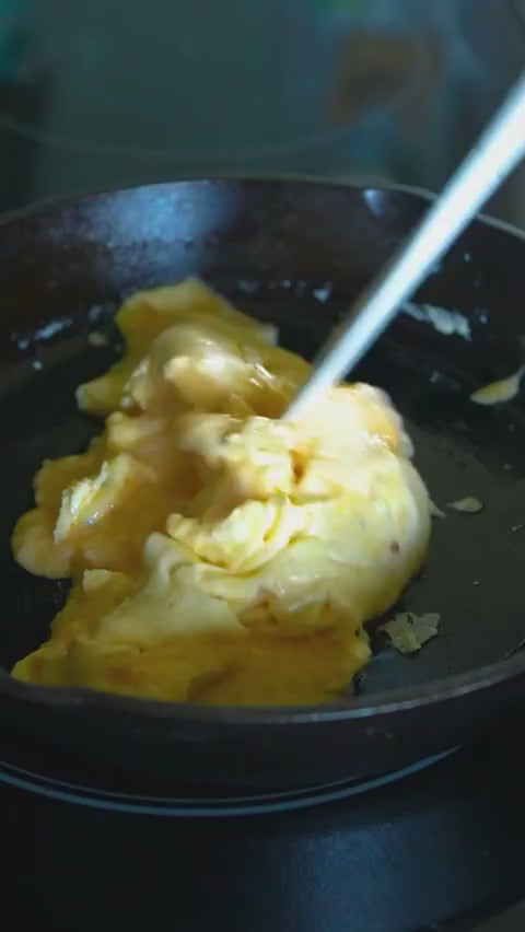 How to Make Scrambled Eggs in Cast Iron Lodge Cast Iron